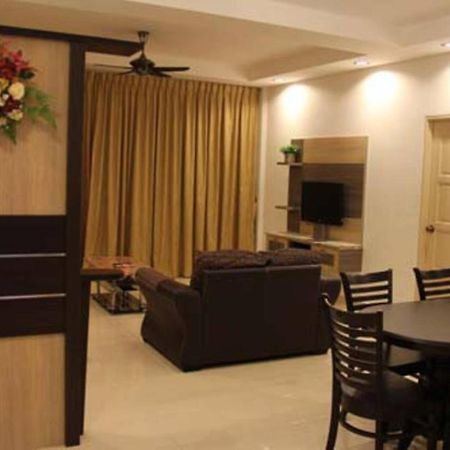 Crown Imperial Court Apartment مرتفعات كاميرون المظهر الخارجي الصورة